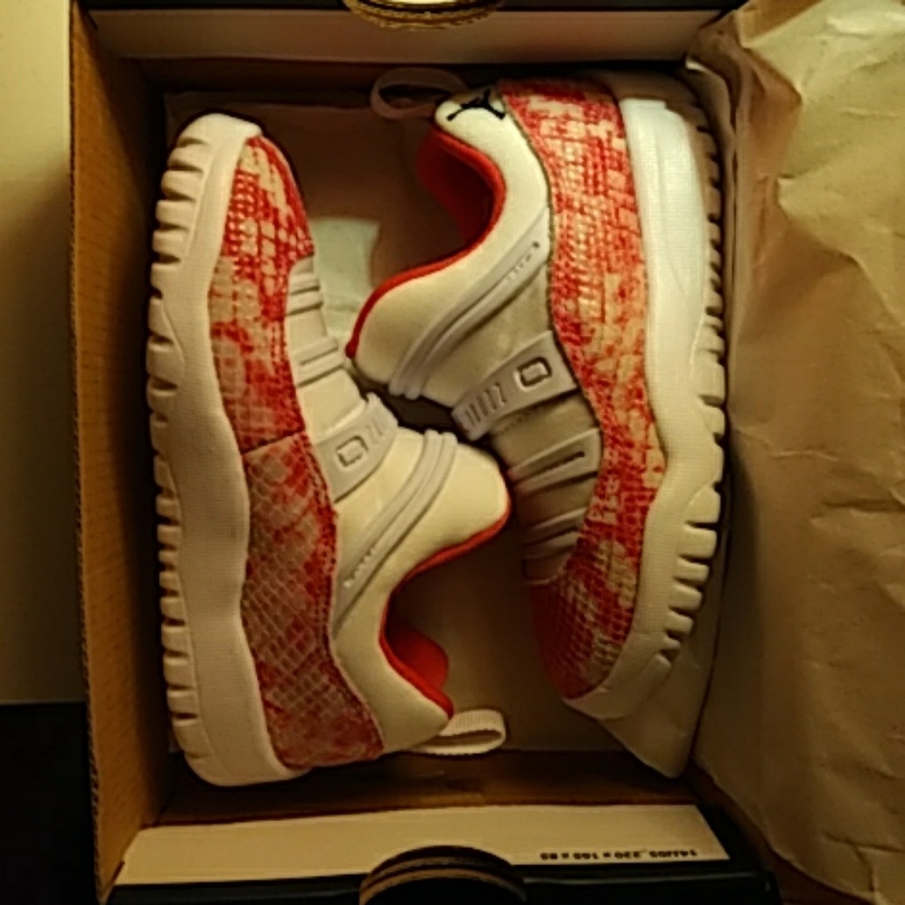 Jordan 11 pink snakeskin